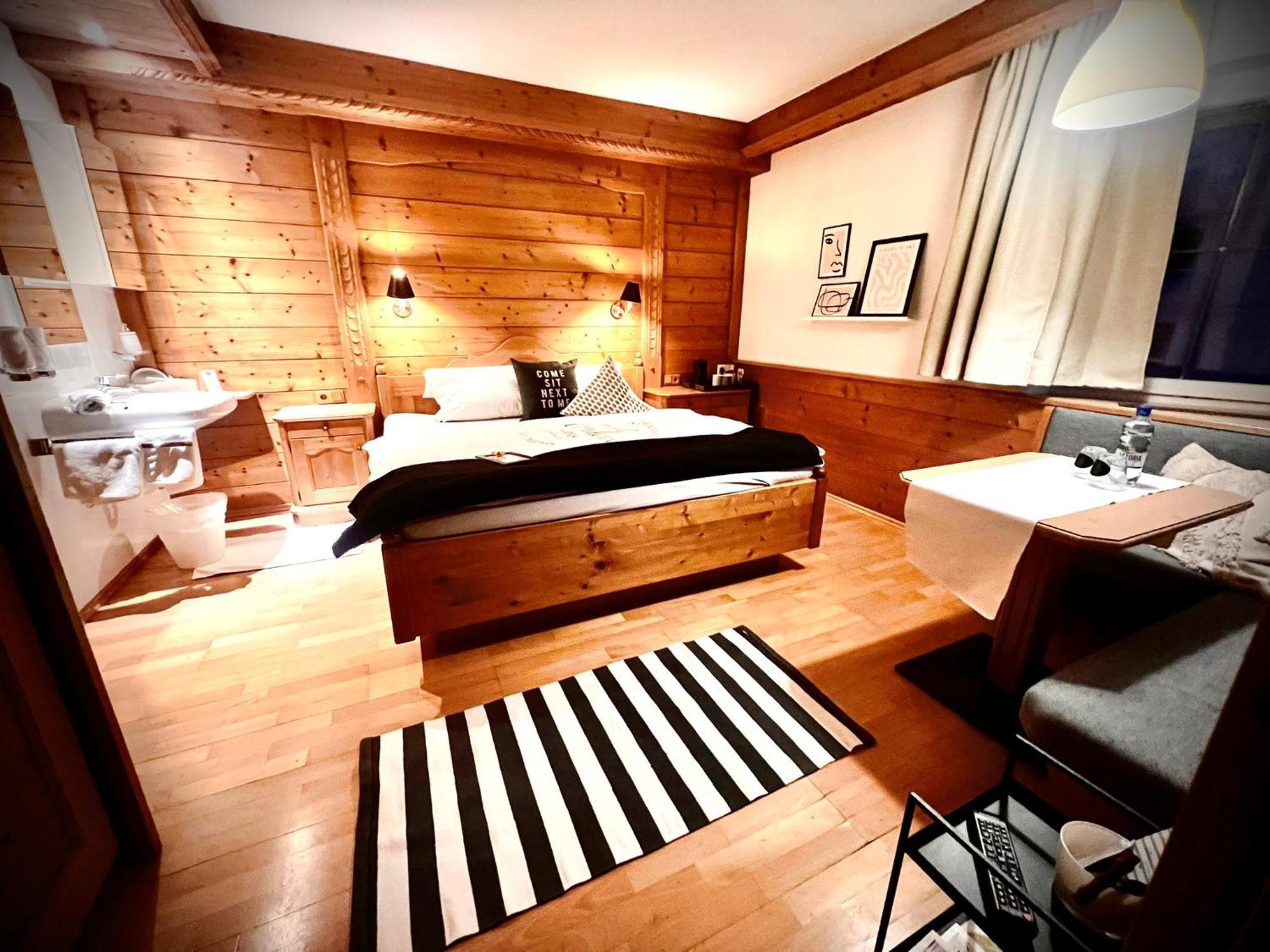 Hotel Haus Tirolerland à Oetz Extérieur photo